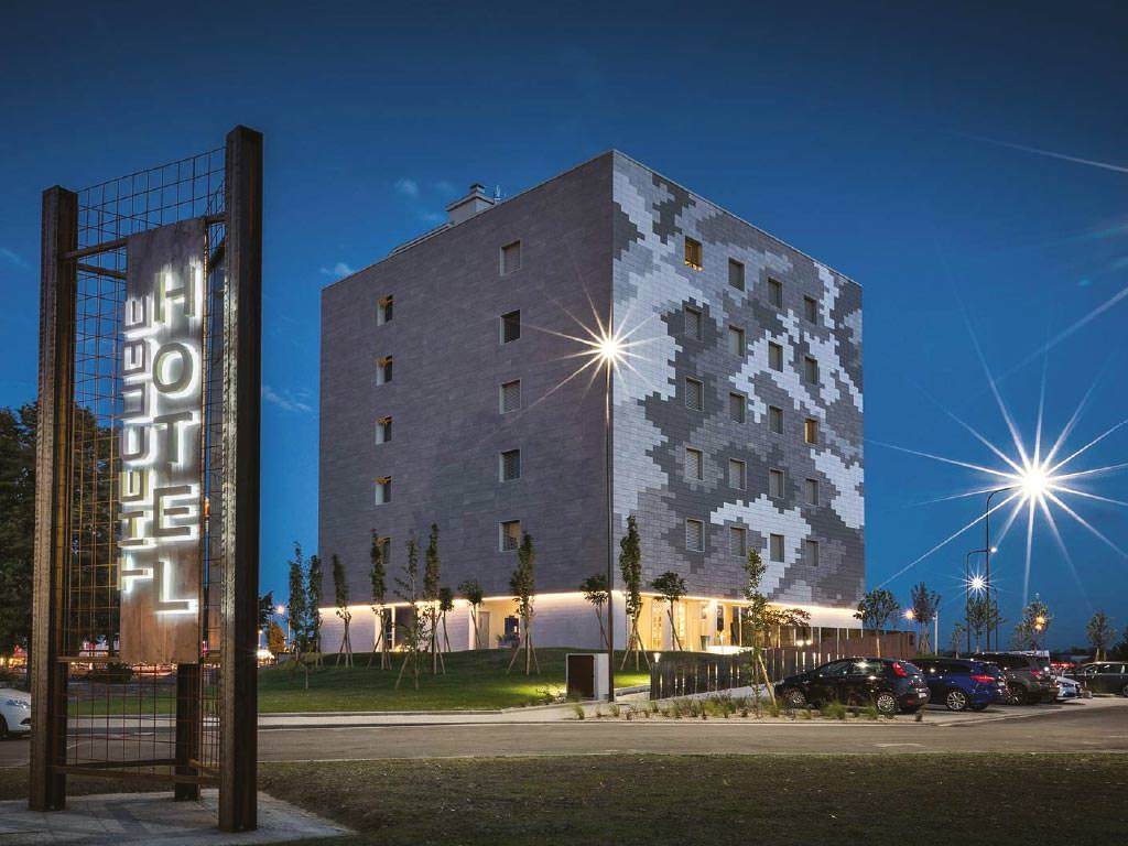 Hotel The Cube